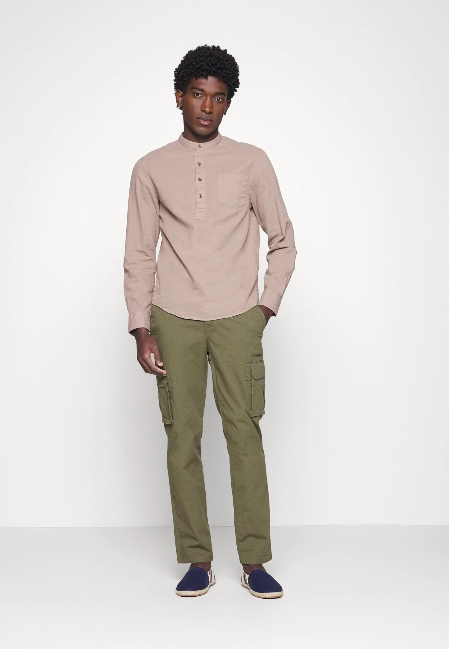 Pier One CamiciaTaupe Uomo Camicie PI922DA24-B11 - immagine 2